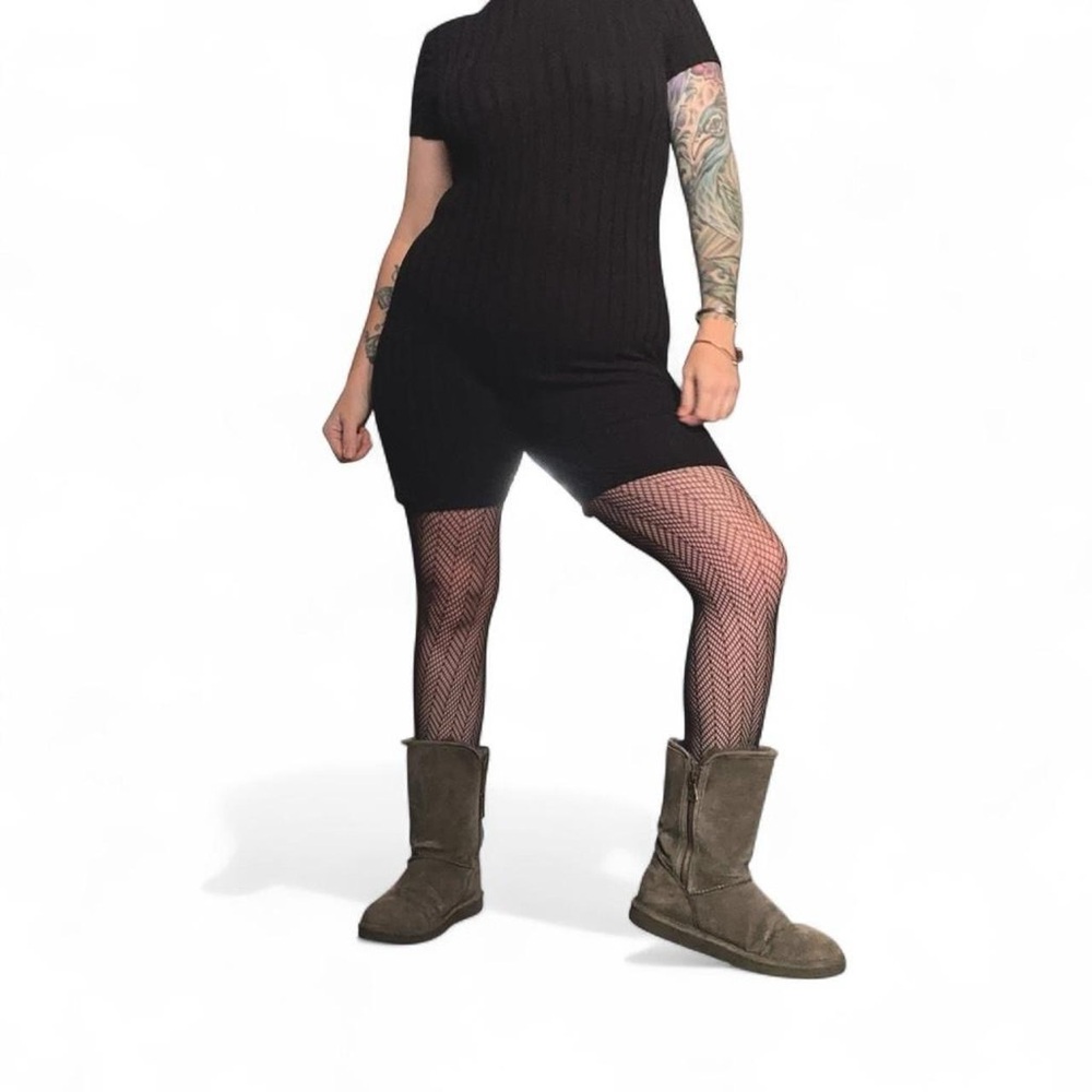 🤩 Black Ribbed Short Sleeved Zip Up Bodysuit